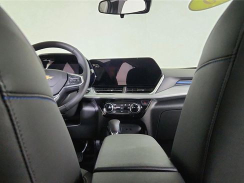 New 2026 Chevrolet Trax LT w/ LT Convenience Package FWD image 13