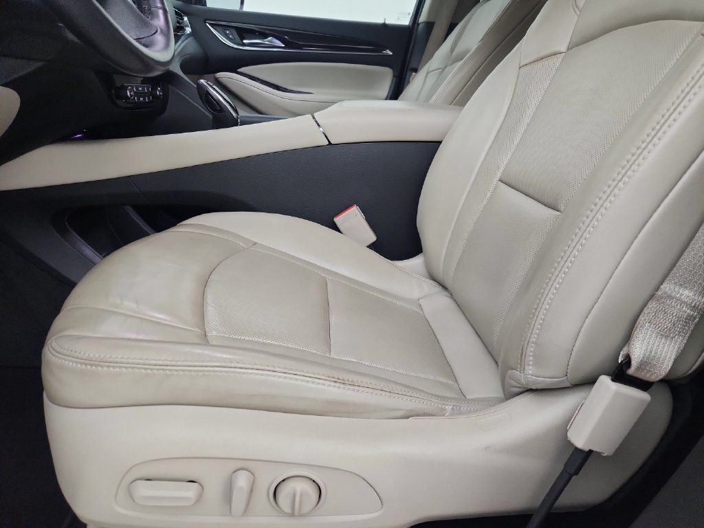 Used 2018 Buick Enclave Premium FWD image 21