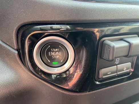 Used 2022 Chevrolet Silverado 1500 ZR2 w/ Technology Package image 12