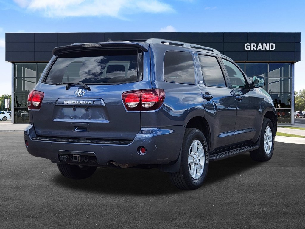 Used 2018 Toyota Sequoia SR5 AWD/4WD image 5