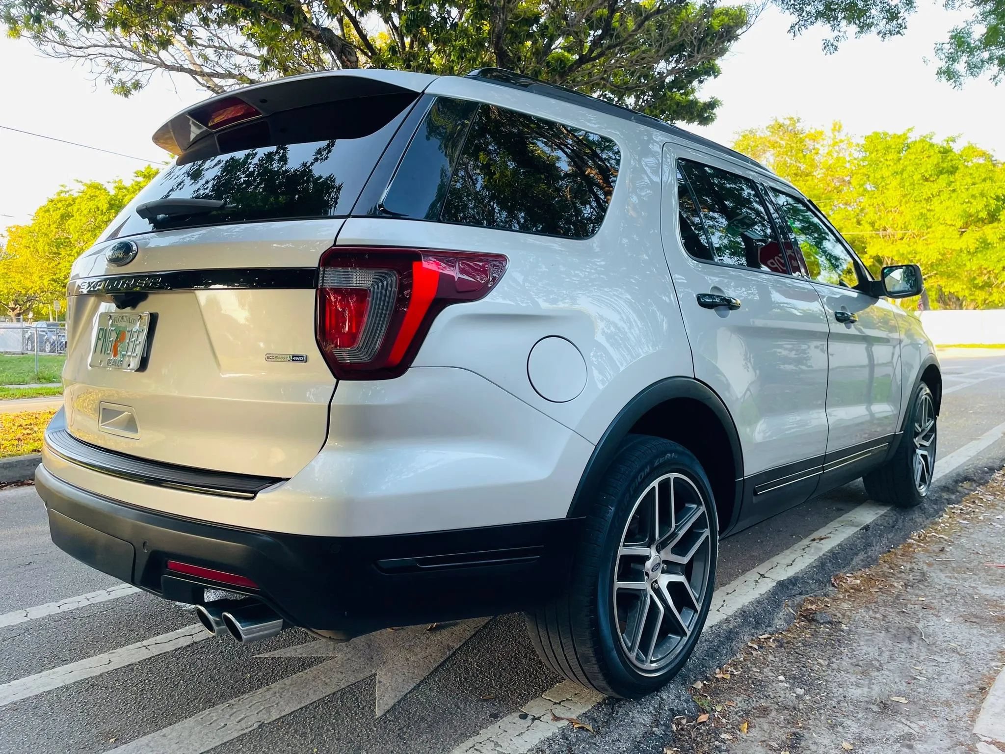 Used 2018 Ford Explorer Sport AWD/4WD image 5
