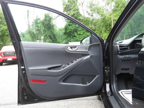 Used 2021 Hyundai Ioniq SE FWD image 8
