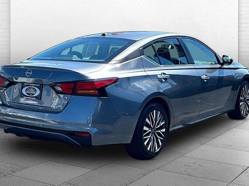 Used 2025 Nissan Altima 2.5 SV FWD image 14