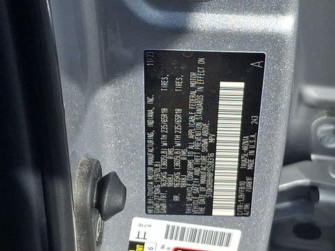 Certified 2023 Toyota Highlander LE image 28