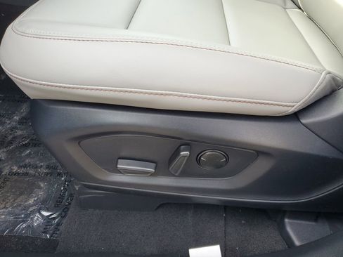 New 2026 Ford Explorer Active w/ Active Comfort Package image 10