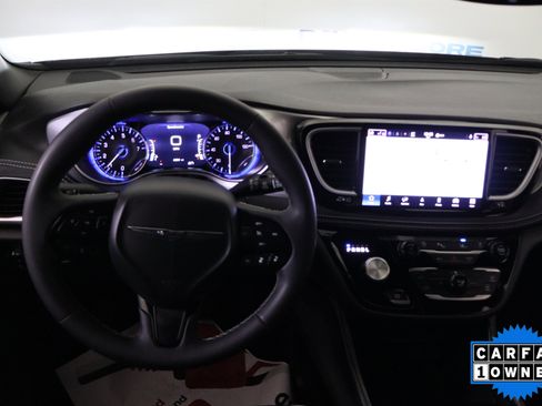 Used 2025 Chrysler Pacifica Limited image 18