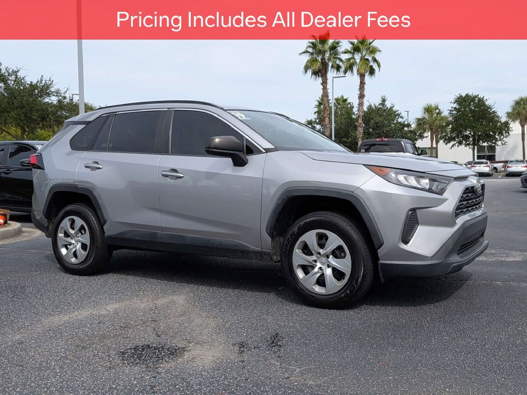 Used 2019 Toyota RAV4 LE FWD image 2