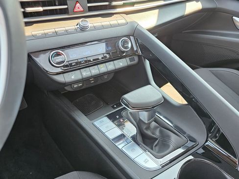 Used 2024 Hyundai Elantra SEL w/ Convenience Package image 21