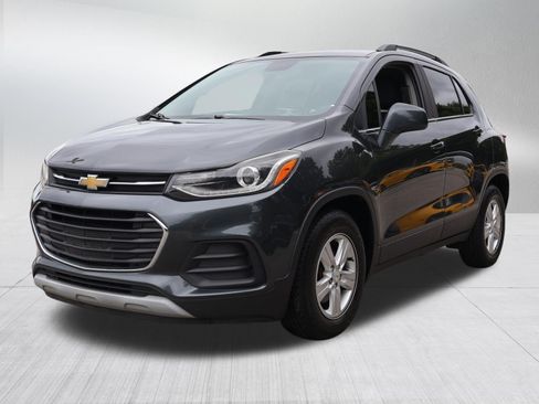Used 2018 Chevrolet Trax LT w/ LT Convenience Package FWD image 3