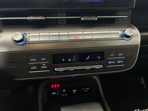 Used 2025 Hyundai Kona SEL image 17