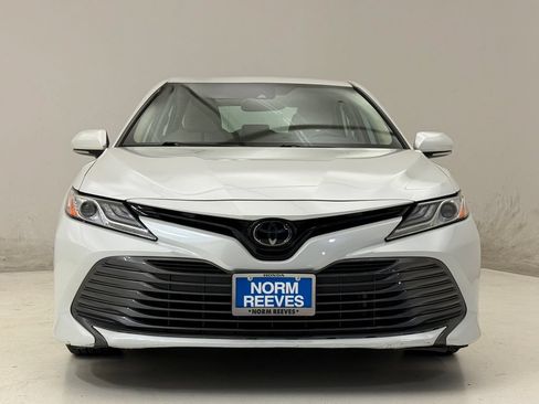 Used 2020 Toyota Camry XLE FWD image 3