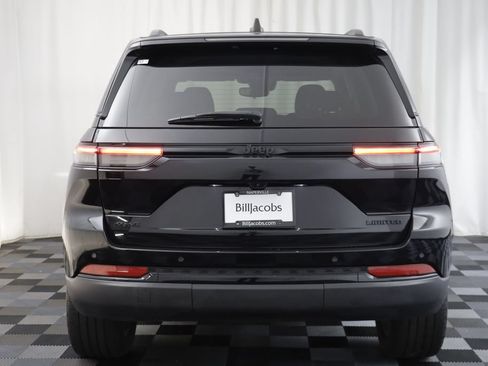 Used 2023 Jeep Grand Cherokee Limited w/ Black Appearance Package AWD/4WD image 16