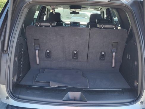 Used 2024 Chevrolet Tahoe LT RWD image 4