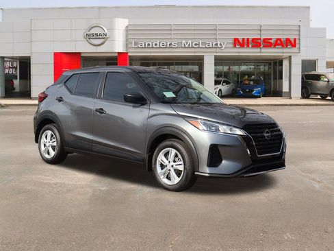 New 2025 Nissan Kicks Play S image 1