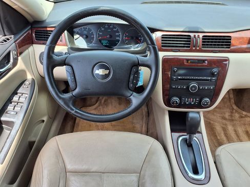 Used 2009 Chevrolet Impala LT w/ Luxury Edition Package FWD image 5