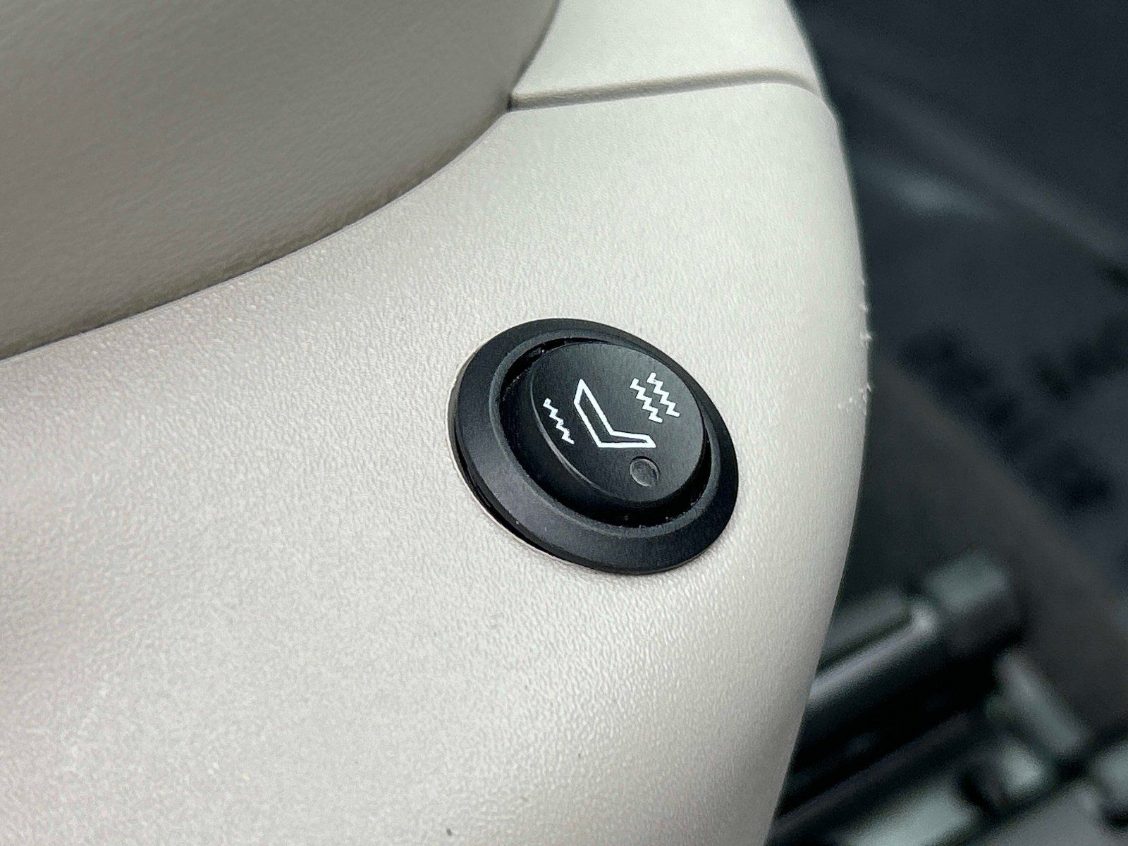 Used 2014 Cadillac SRX FWD image 18