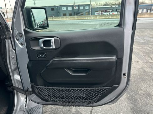 Used 2020 Jeep Wrangler Unlimited Sahara image 19