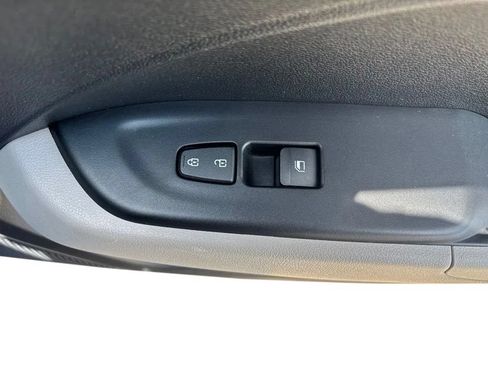 Used 2025 Hyundai Venue SEL FWD image 29