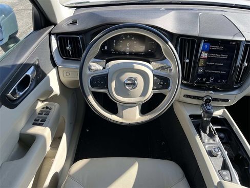 Used 2018 Volvo XC60 T5 Momentum w/ Vision Package image 14