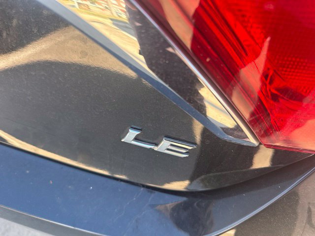 Used 2017 Toyota Camry LE FWD image 4