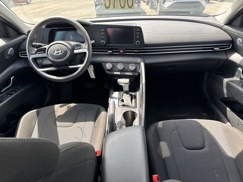 Used 2025 Hyundai Elantra SE FWD image 10