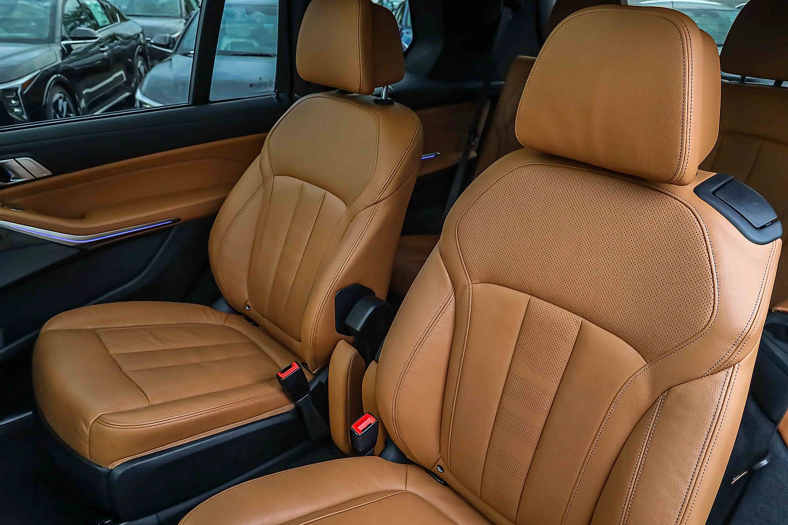 Used 2020 BMW X7 xDrive40i w/ M Sport Package AWD/4WD image 21