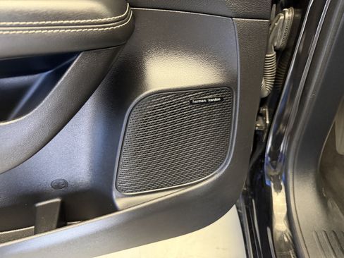 Used 2020 Chrysler Pacifica Limited w/ Advanced Safetytec Group FWD image 12