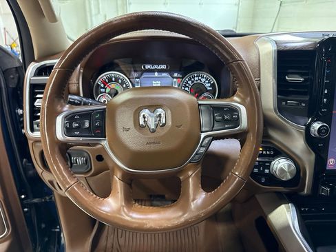 Used 2019 RAM 1500 Laramie AWD/4WD image 10