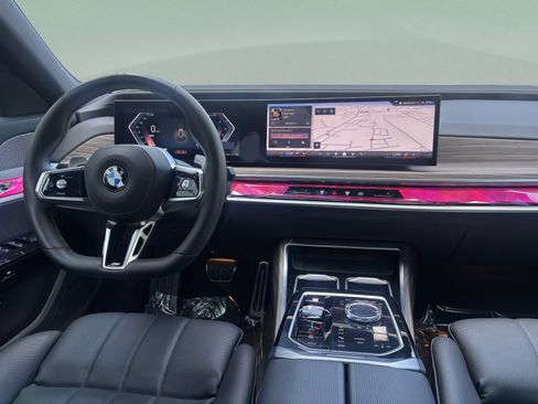Used 2025 BMW 760i xDrive w/ Premium Package AWD/4WD image 7