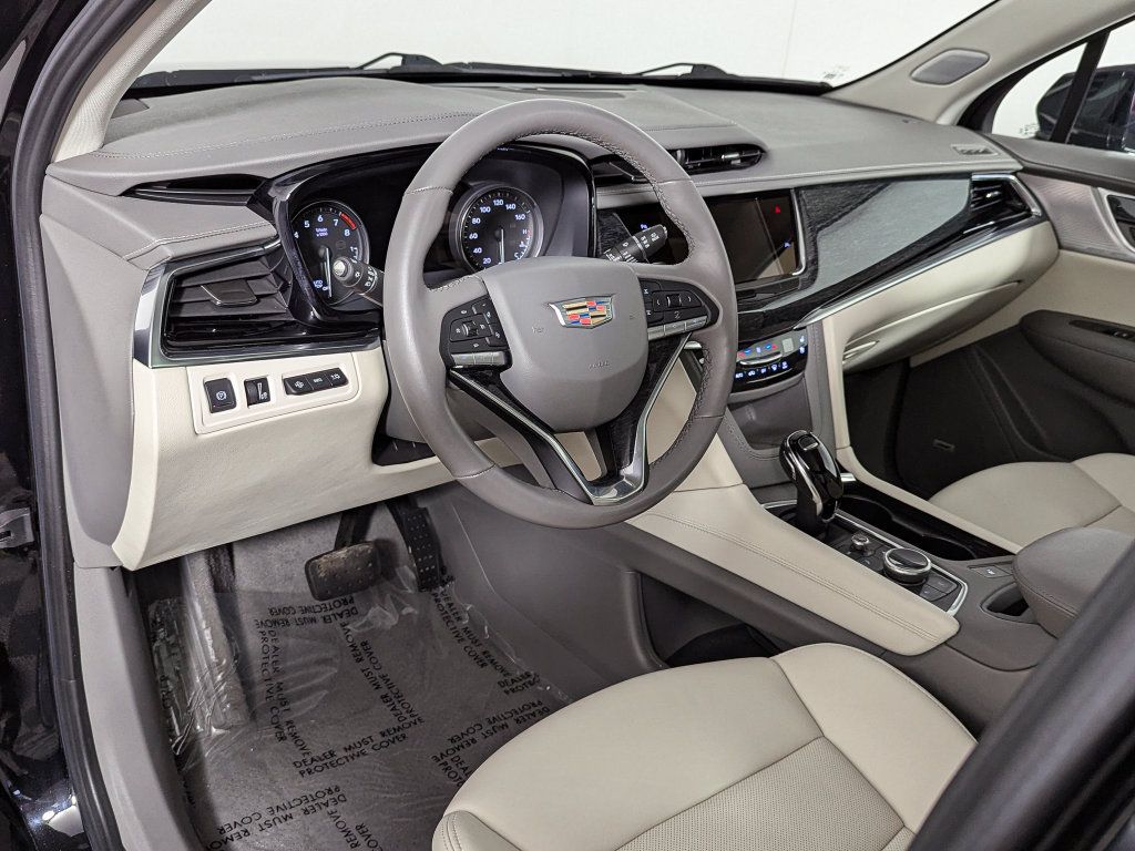 Used 2023 Cadillac XT6 Premium Luxury w/ Technology Package AWD/4WD image 17