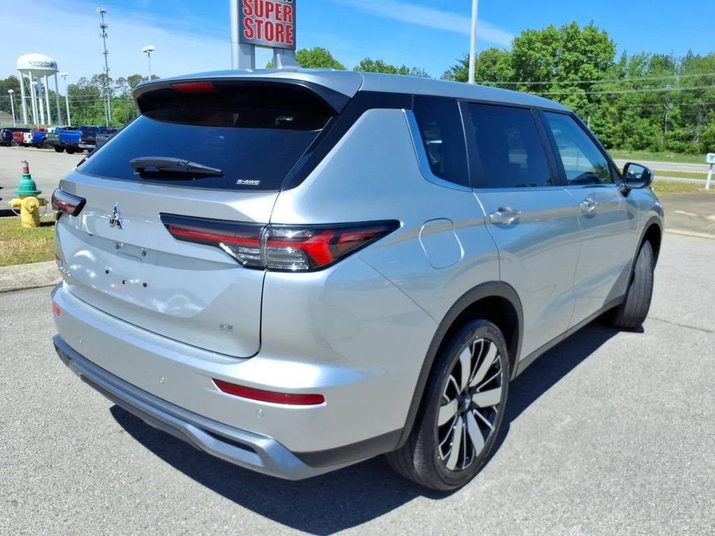 Used 2025 Mitsubishi Outlander SE AWD/4WD image 15