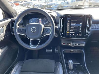 Used 2022 Volvo XC40 T4 R-Design w/ Advanced Package