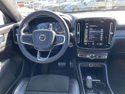 Used 2022 Volvo XC40 T4 R-Design w/ Advanced Package image 2