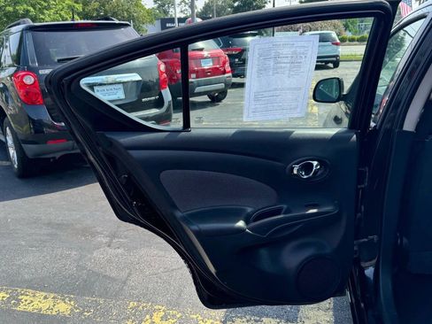 Used 2014 Nissan Versa SV w/ Convenience Package FWD image 11