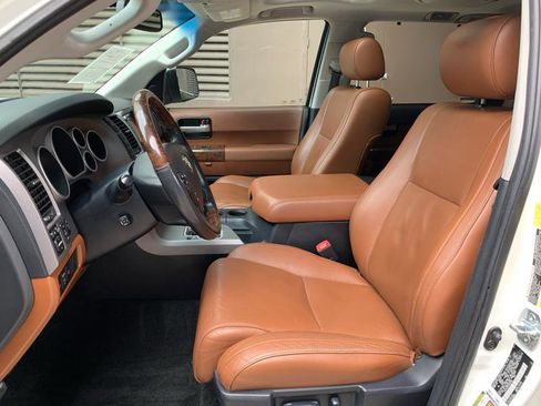 Used 2010 Toyota Sequoia Platinum RWD image 19