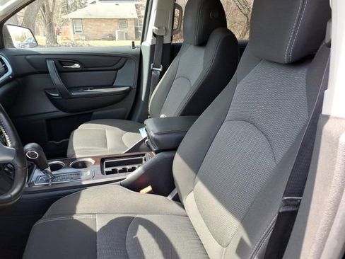 Used 2016 Chevrolet Traverse LT image 19