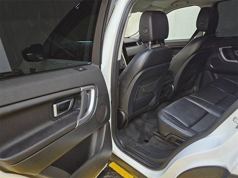 Used 2019 Land Rover Discovery Sport SE image 15