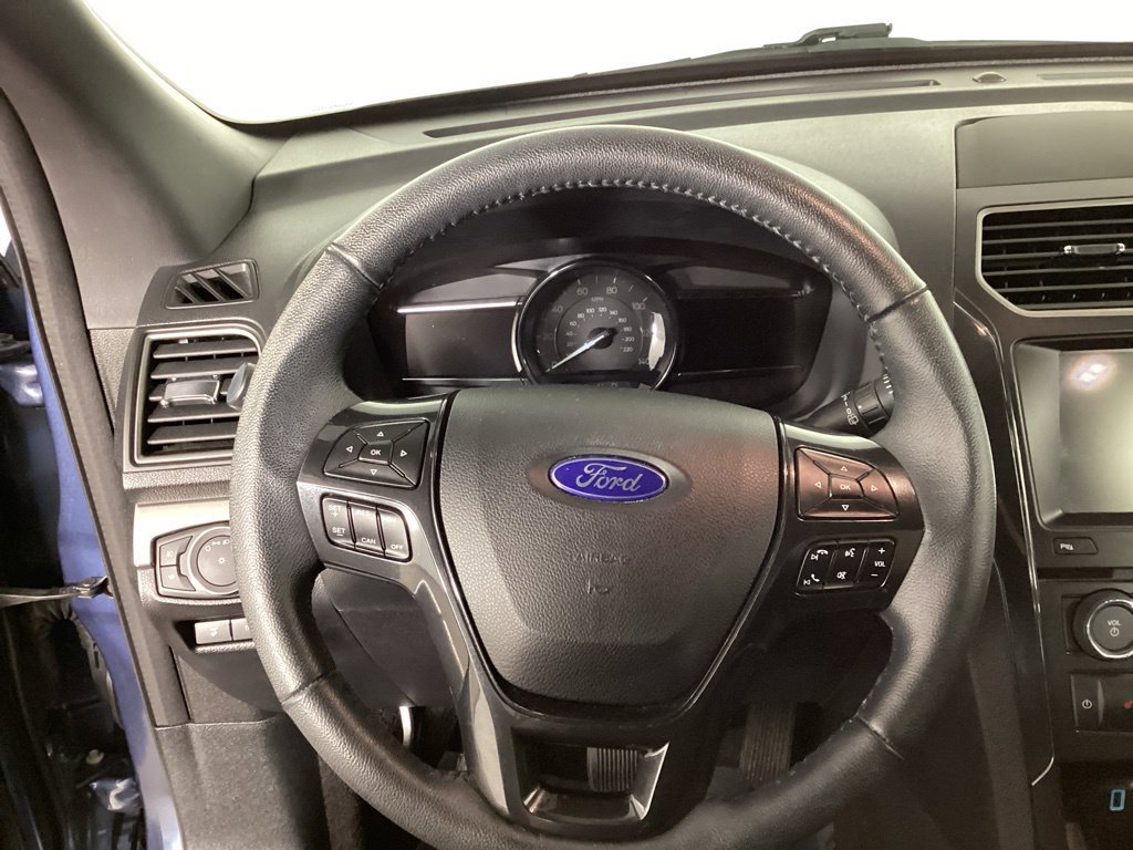 Certified 2018 Ford Explorer XLT w/ Equipment Group 202A AWD/4WD image 16