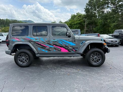 Used 2022 Jeep Wrangler Unlimited Sahara AWD/4WD image 3