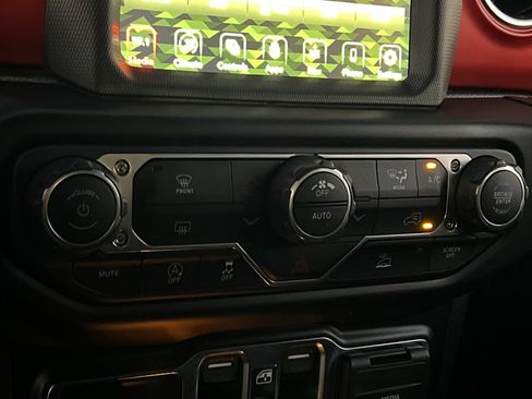 Used 2022 Jeep Wrangler Unlimited Rubicon image 21