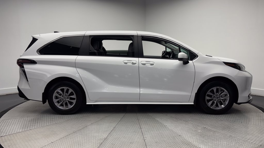 Certified 2026 Toyota Sienna LE FWD image 42
