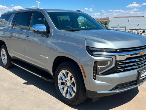 Used 2025 Chevrolet Suburban Premier AWD/4WD image 8