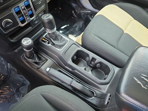 Used 2021 Jeep Wrangler Unlimited Sport AWD/4WD image 23