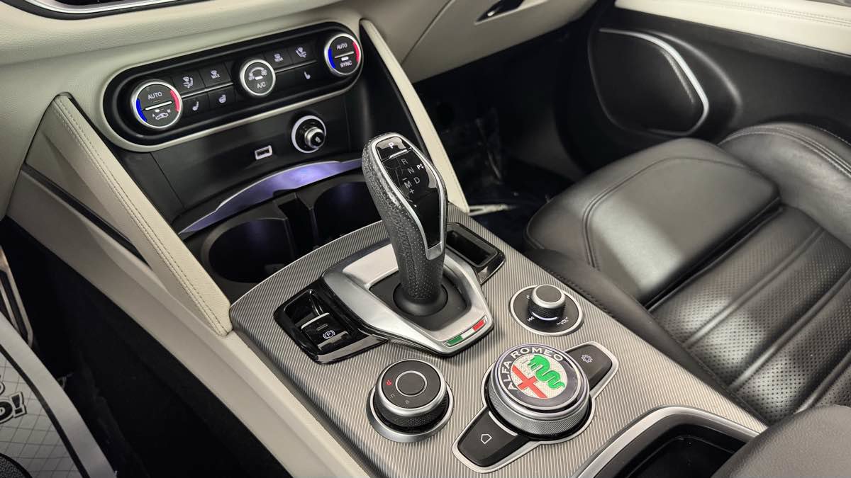 Used 2020 Alfa Romeo Stelvio Ti Sport w/ Quick Order Package 22S Sport AWD/4WD image 22