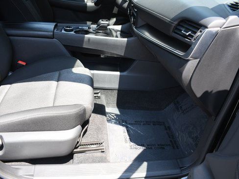 Used 2025 Nissan Rogue SV AWD/4WD image 25