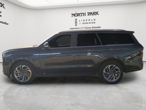 New 2026 Lincoln Navigator Premiere AWD/4WD image 6