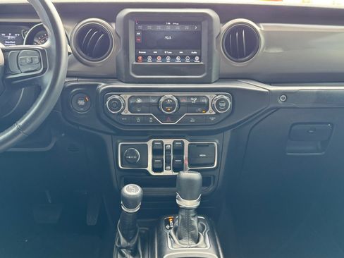 Used 2022 Jeep Gladiator Willys image 15