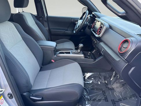 Used 2020 Toyota Tacoma TRD Sport w/ Blackout Package image 28