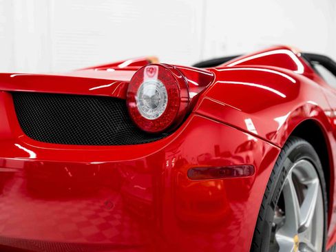 Used 2013 Ferrari 458 Spider RWD image 28
