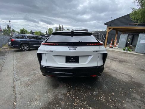 Certified 2025 Cadillac Lyriq Sport w/ LPO, Floor Liner Package AWD/4WD image 5